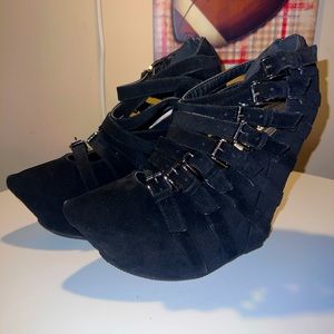 NEW Unique black buckle platform bootie